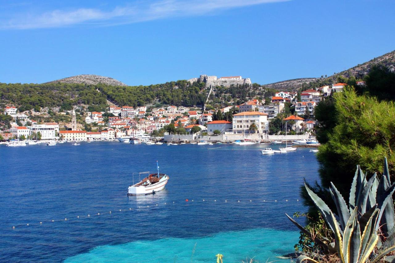 Apartments And Rooms With Parking Space Hvar - 15378 Hvar Town Exterior photo