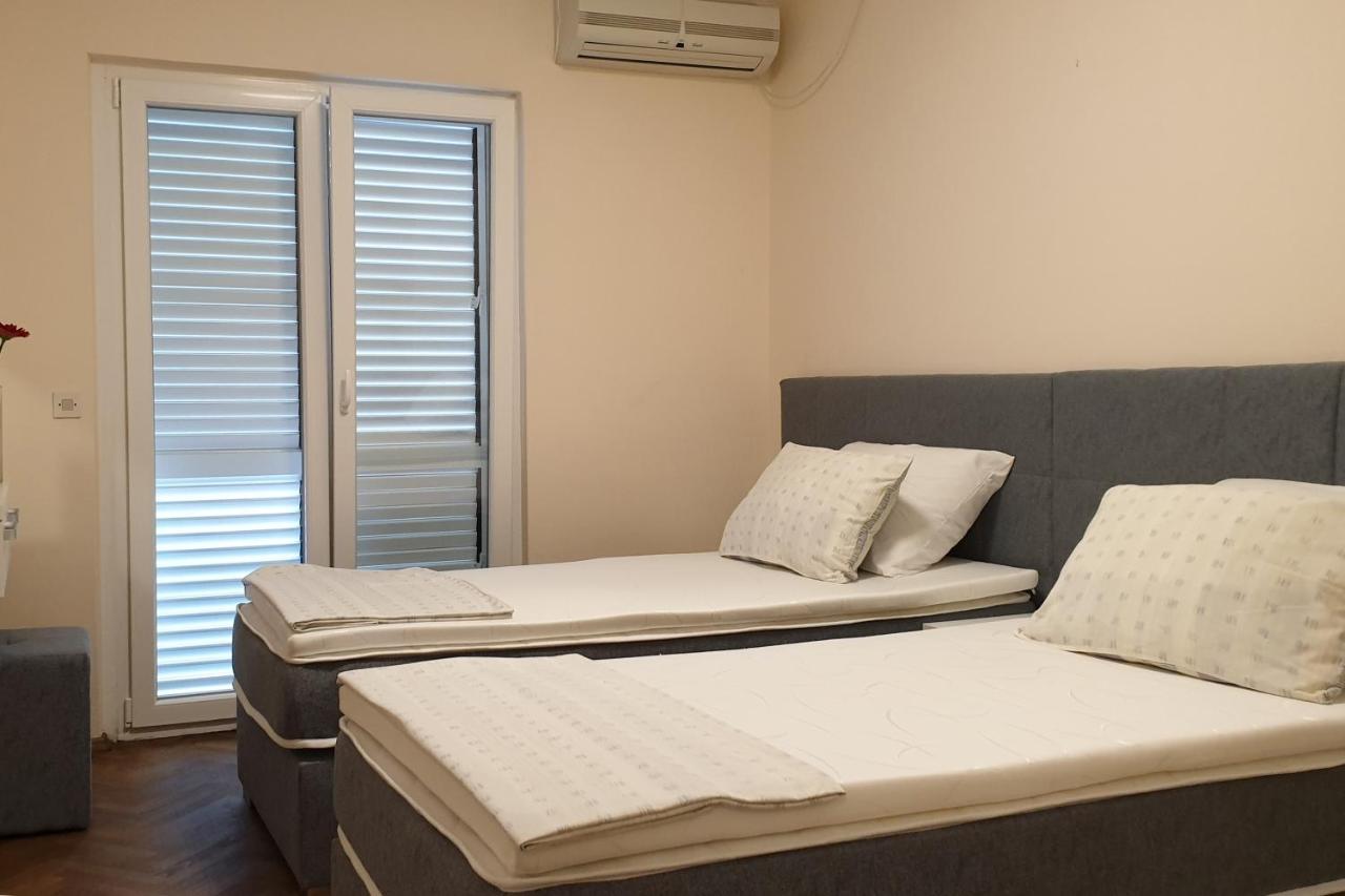 Apartments And Rooms With Parking Space Hvar - 15378 Hvar Town Exterior photo