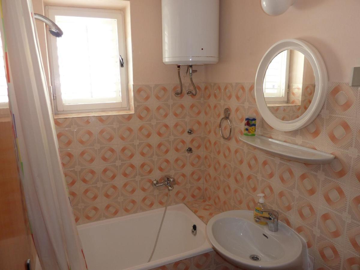 Apartments And Rooms With Parking Space Hvar - 15378 Hvar Town Exterior photo