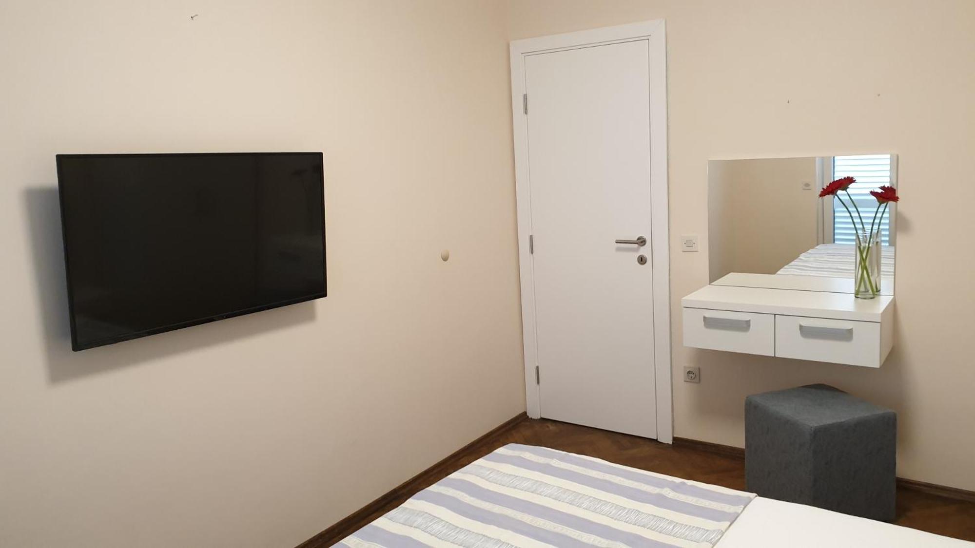 Apartments And Rooms With Parking Space Hvar - 15378 Hvar Town Room photo