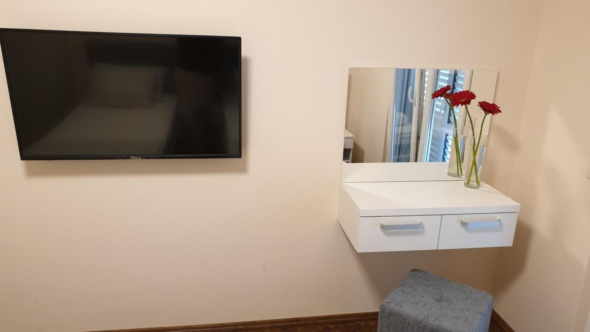 Apartments And Rooms With Parking Space Hvar - 15378 Hvar Town Room photo